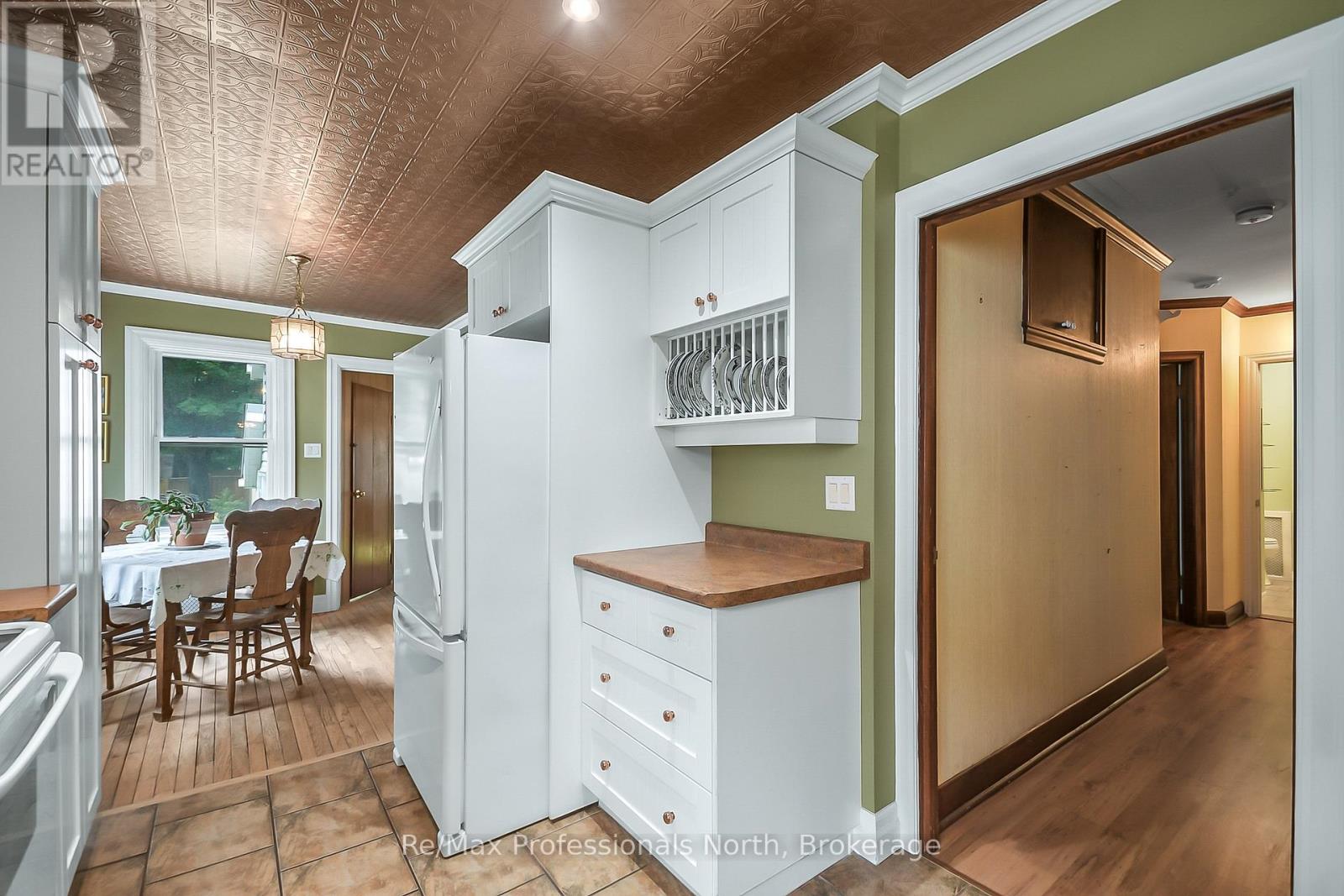 175 Sarah Street S, Gravenhurst, Ontario  P1P 1H7 - Photo 8 - X12299195