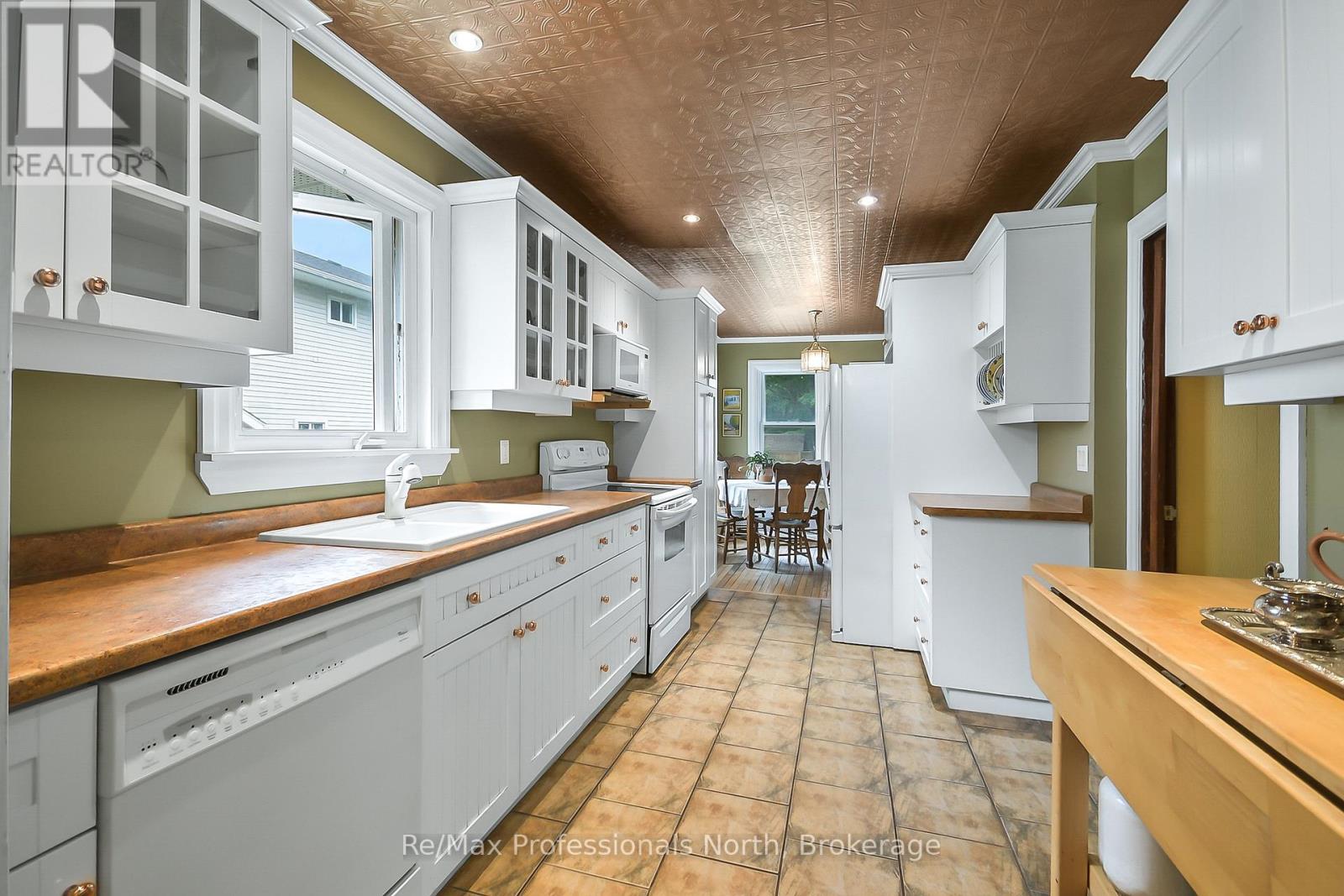175 Sarah Street S, Gravenhurst, Ontario  P1P 1H7 - Photo 7 - X12299195