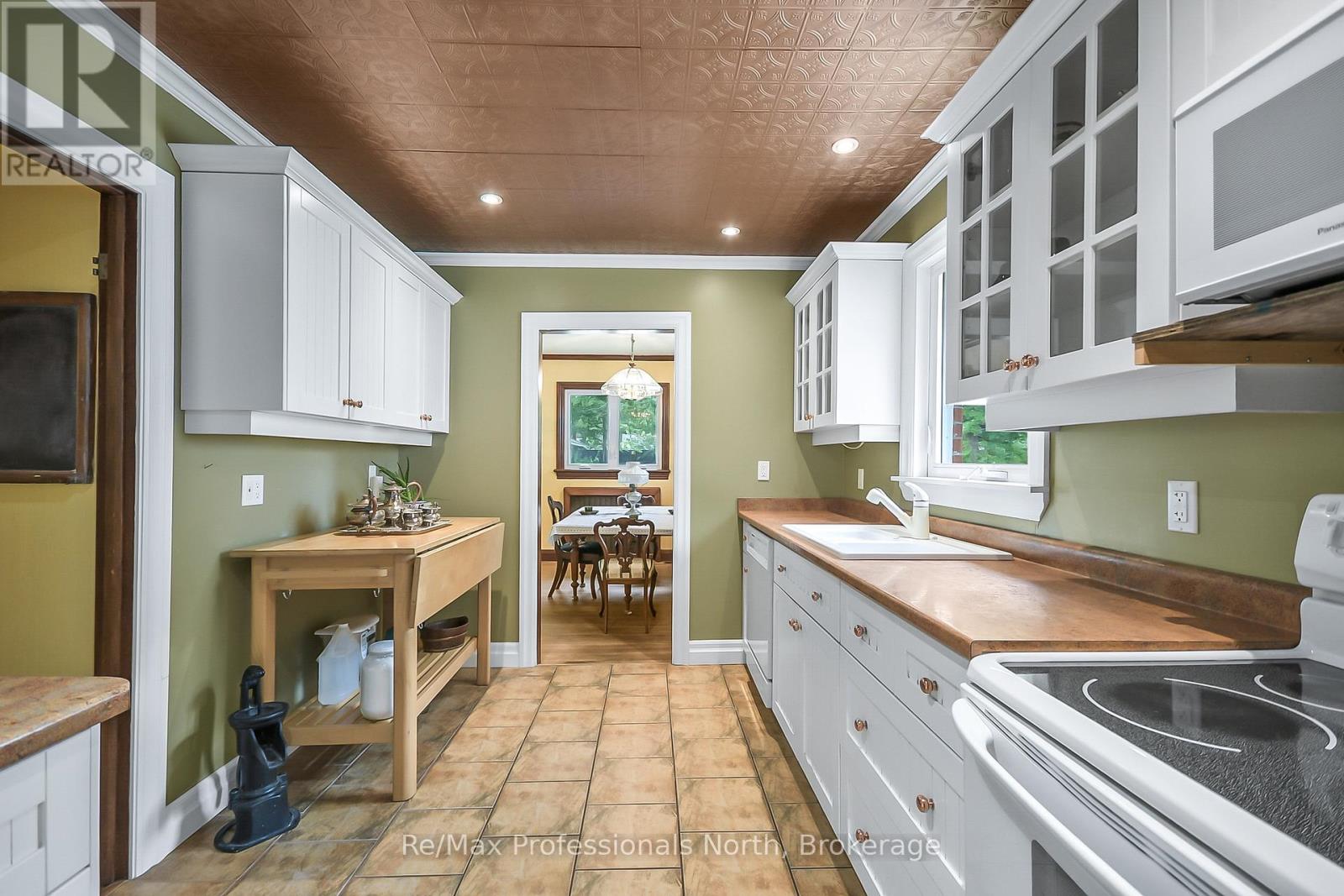 175 Sarah Street S, Gravenhurst, Ontario  P1P 1H7 - Photo 9 - X12299195
