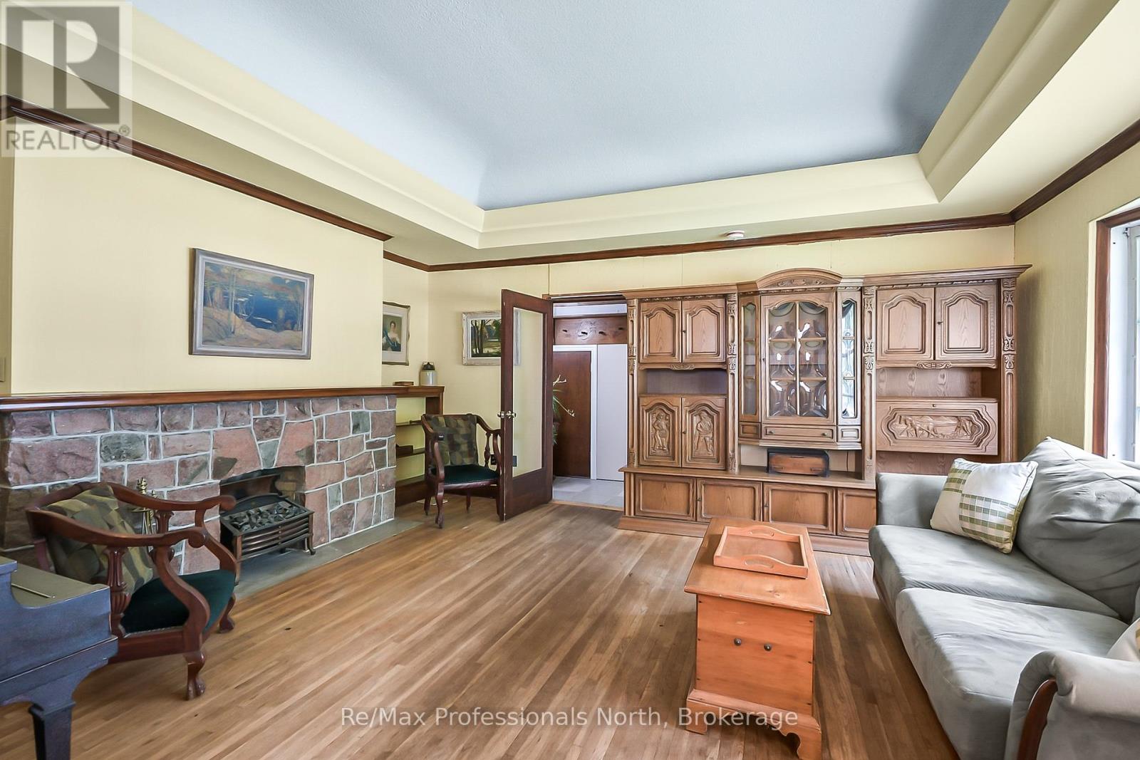 175 Sarah Street S, Gravenhurst, Ontario  P1P 1H7 - Photo 4 - X12299195