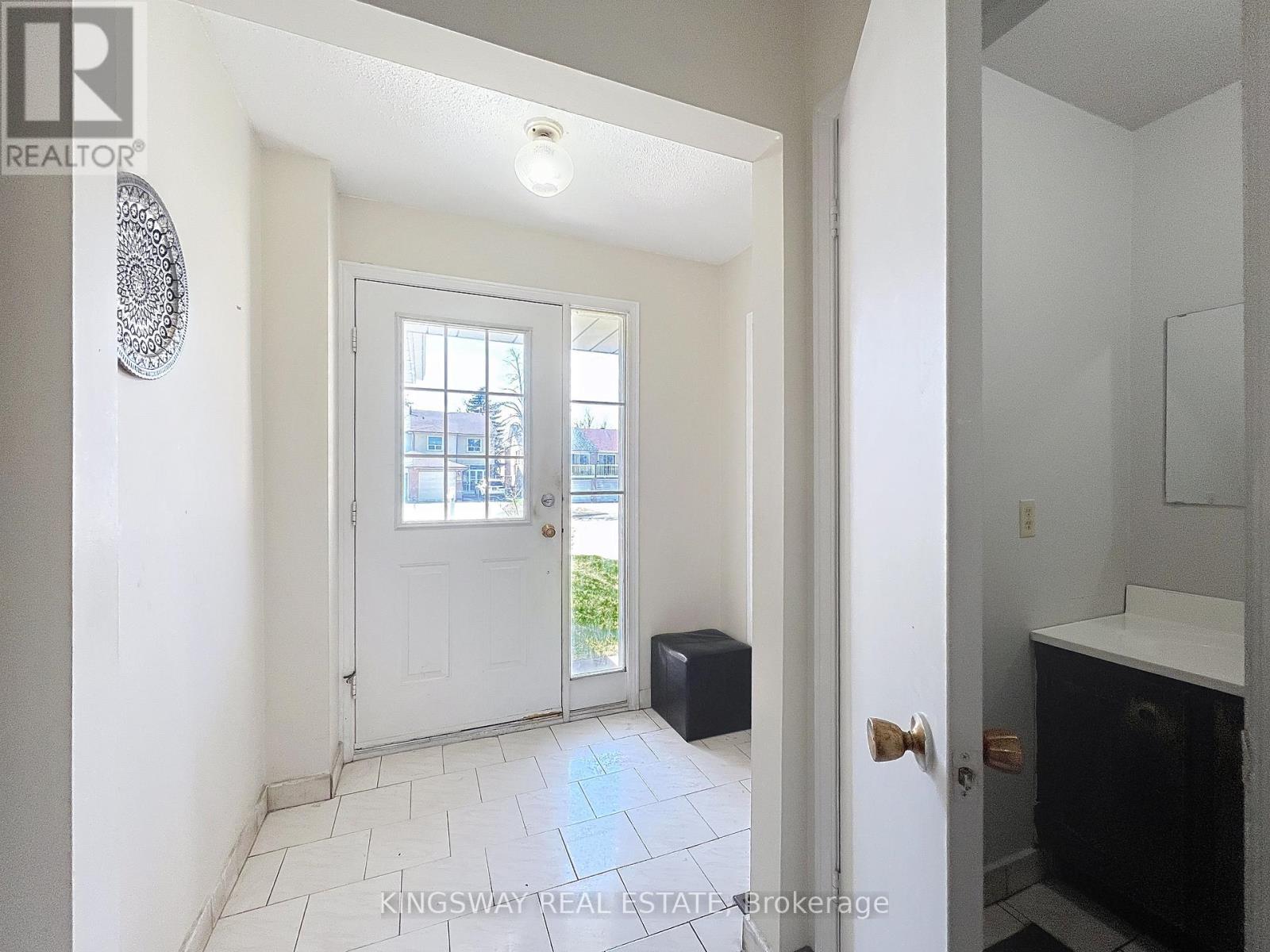 55 Copperwood Square, Toronto (Milliken), Ontario  M1V 2C2 - Photo 21 - E12348386