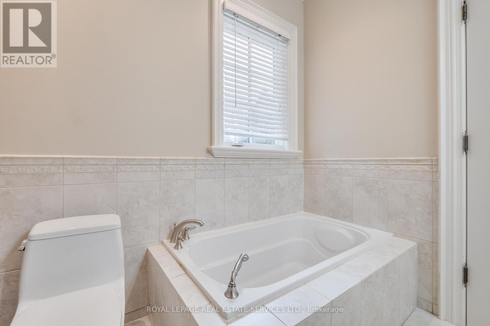 503 Meadow Wood Road, Mississauga (Clarkson), Ontario  L5J 2S4 - Photo 16 - W12348387