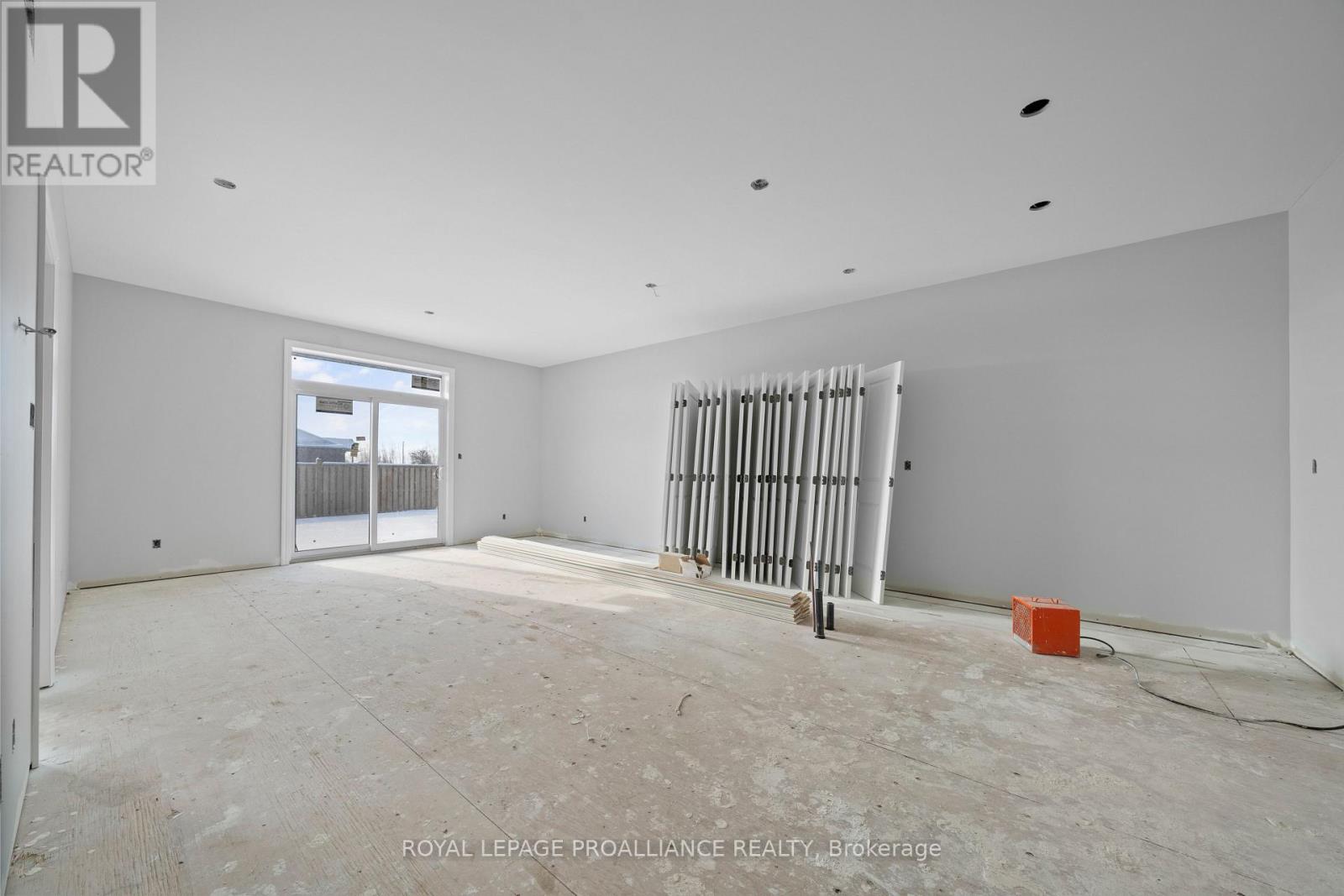 166 Appledene Drive, Quinte West, Ontario  K8V 0K3 - Photo 9 - X12348412