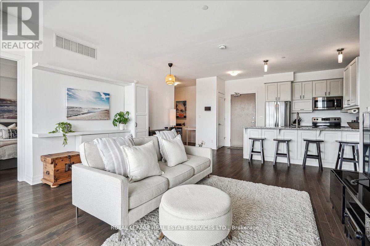 Property at 105 - 3028 CREEKSHORE COMMON image 2