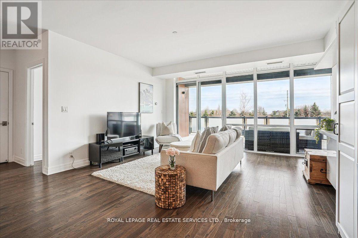 Property at 105 - 3028 CREEKSHORE COMMON image 4