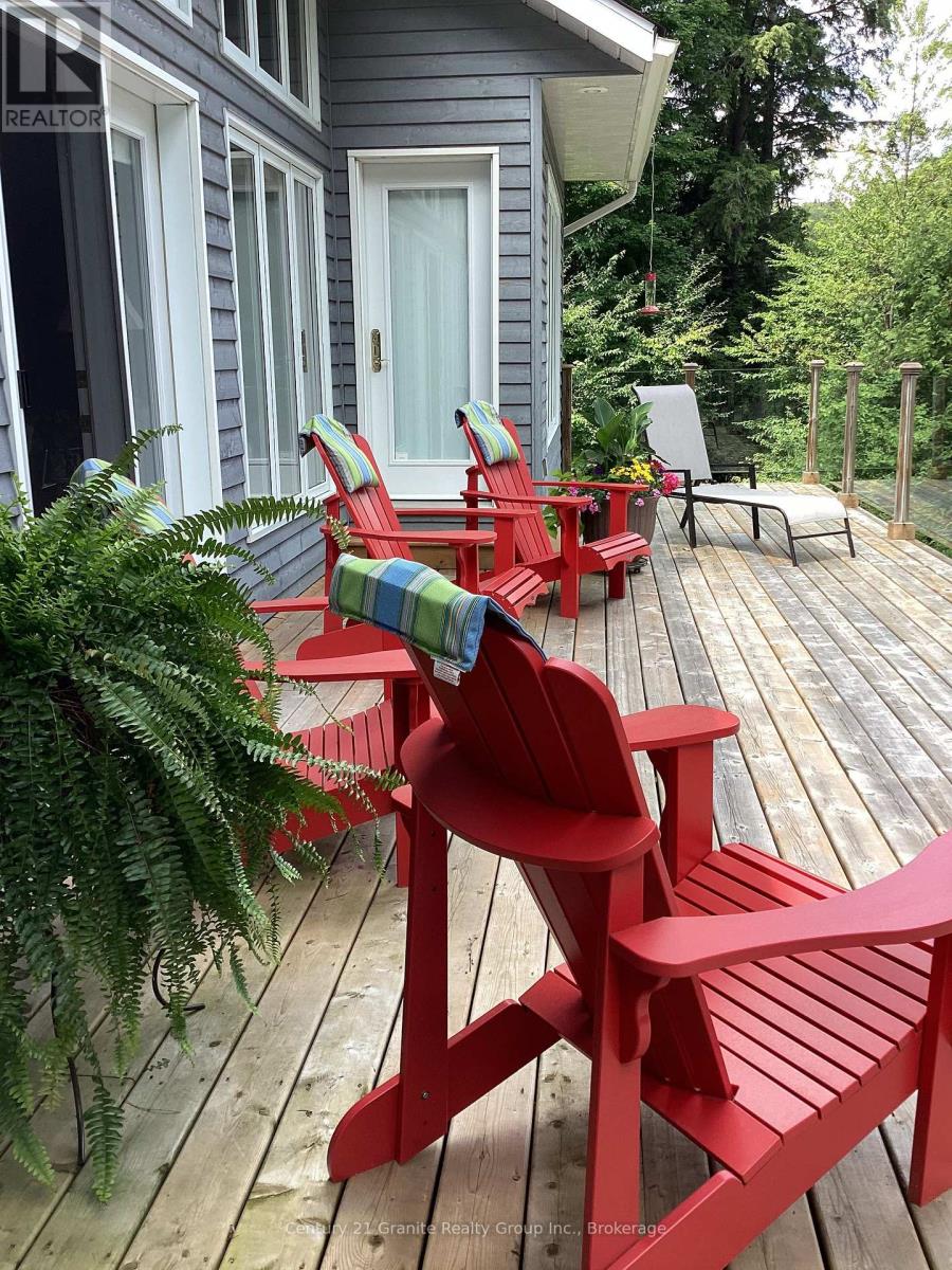 3526 West Shore Road, Dysart Et Al, Ontario  K0M 1S0 - Photo 7 - X12348415
