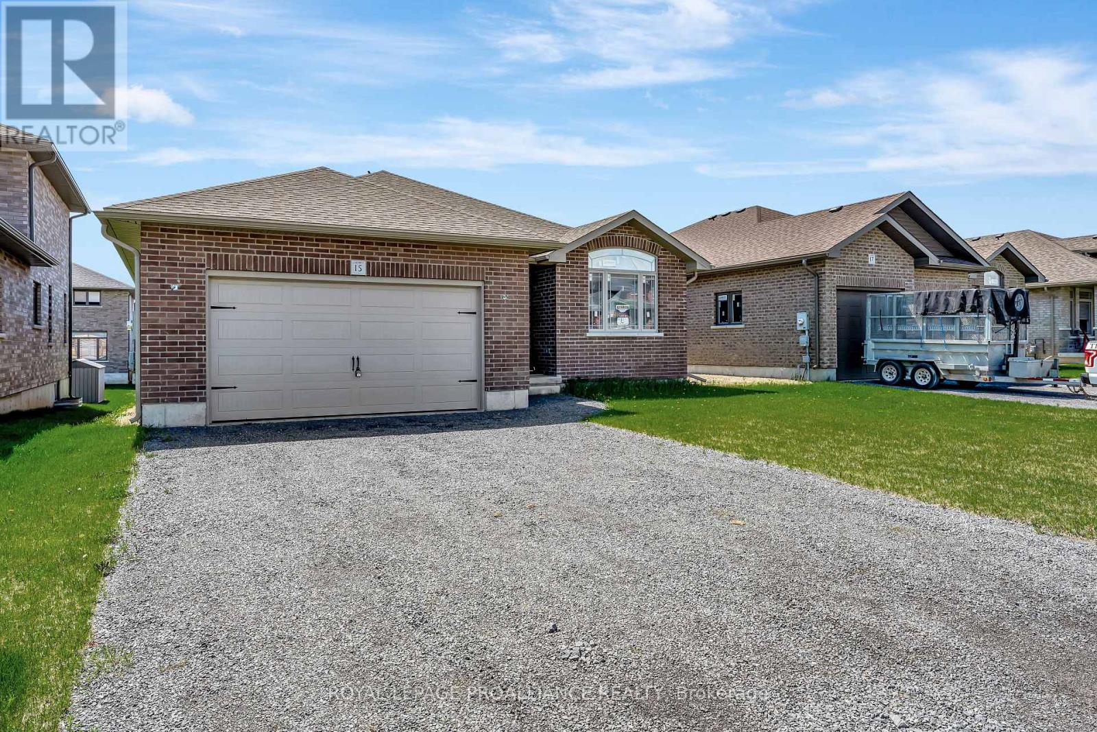 15 Andrew Crescent, Quinte West, Ontario  K8V 0K1 - Photo 2 - X12348436