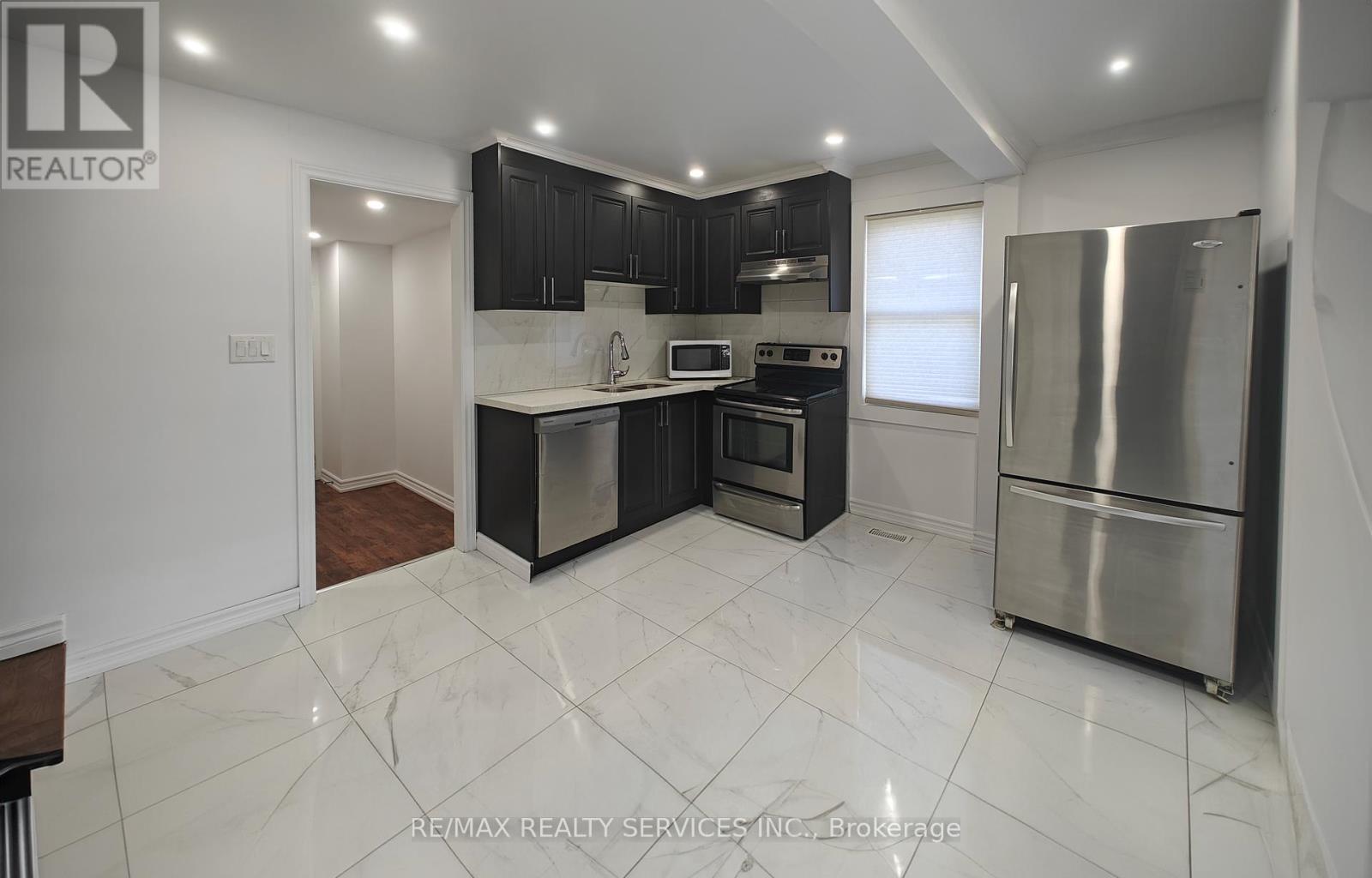 764 Caron Avenue, Windsor, Ontario  N9A 5B6 - Photo 4 - X12348406