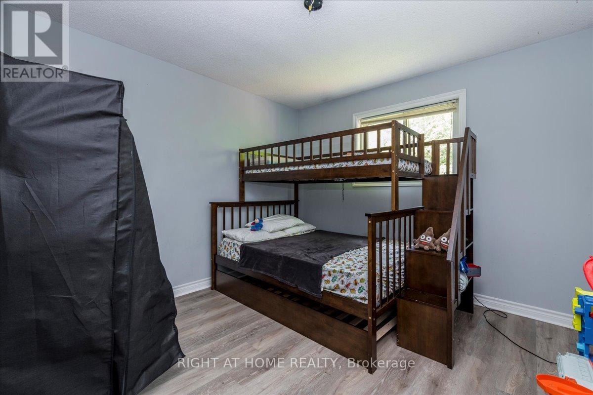 70 Metro Road S, Georgina (Keswick North), Ontario  L4P 1W1 - Photo 16 - N12348439