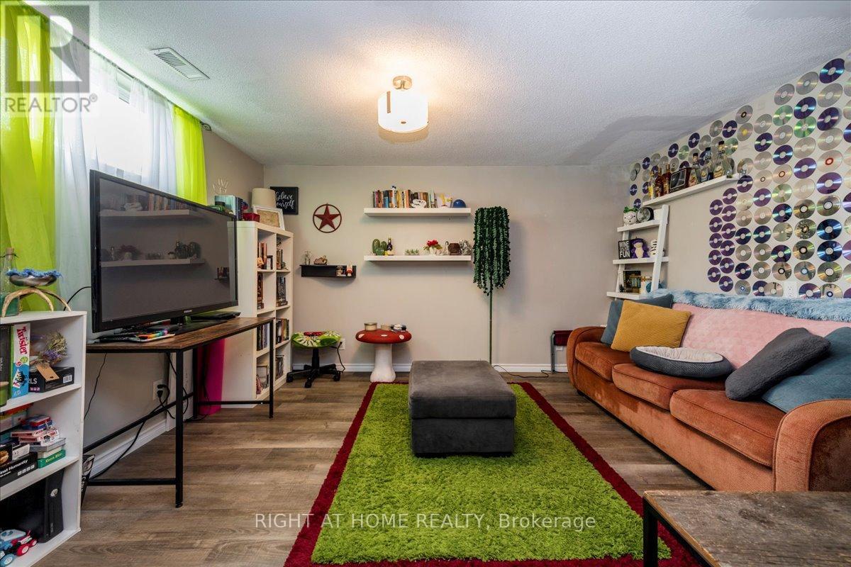 70 Metro Road S, Georgina (Keswick North), Ontario  L4P 1W1 - Photo 19 - N12348439