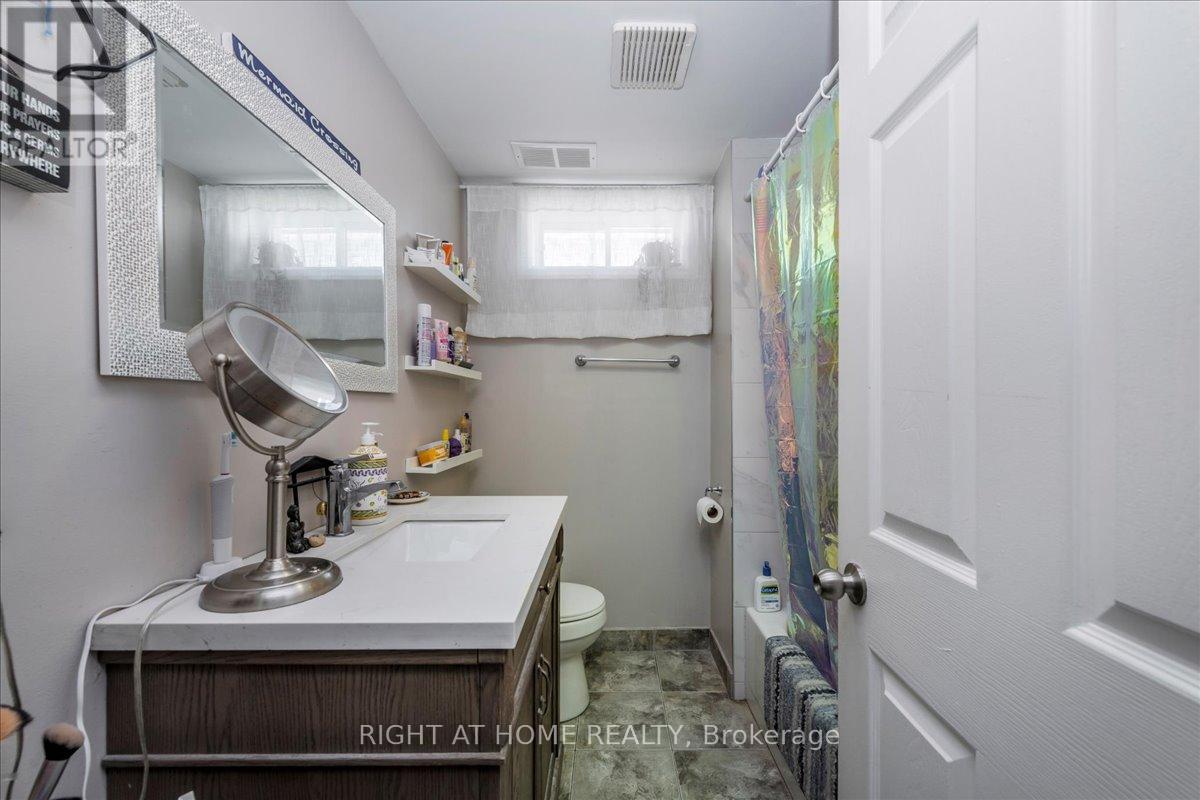 70 Metro Road S, Georgina (Keswick North), Ontario  L4P 1W1 - Photo 24 - N12348439