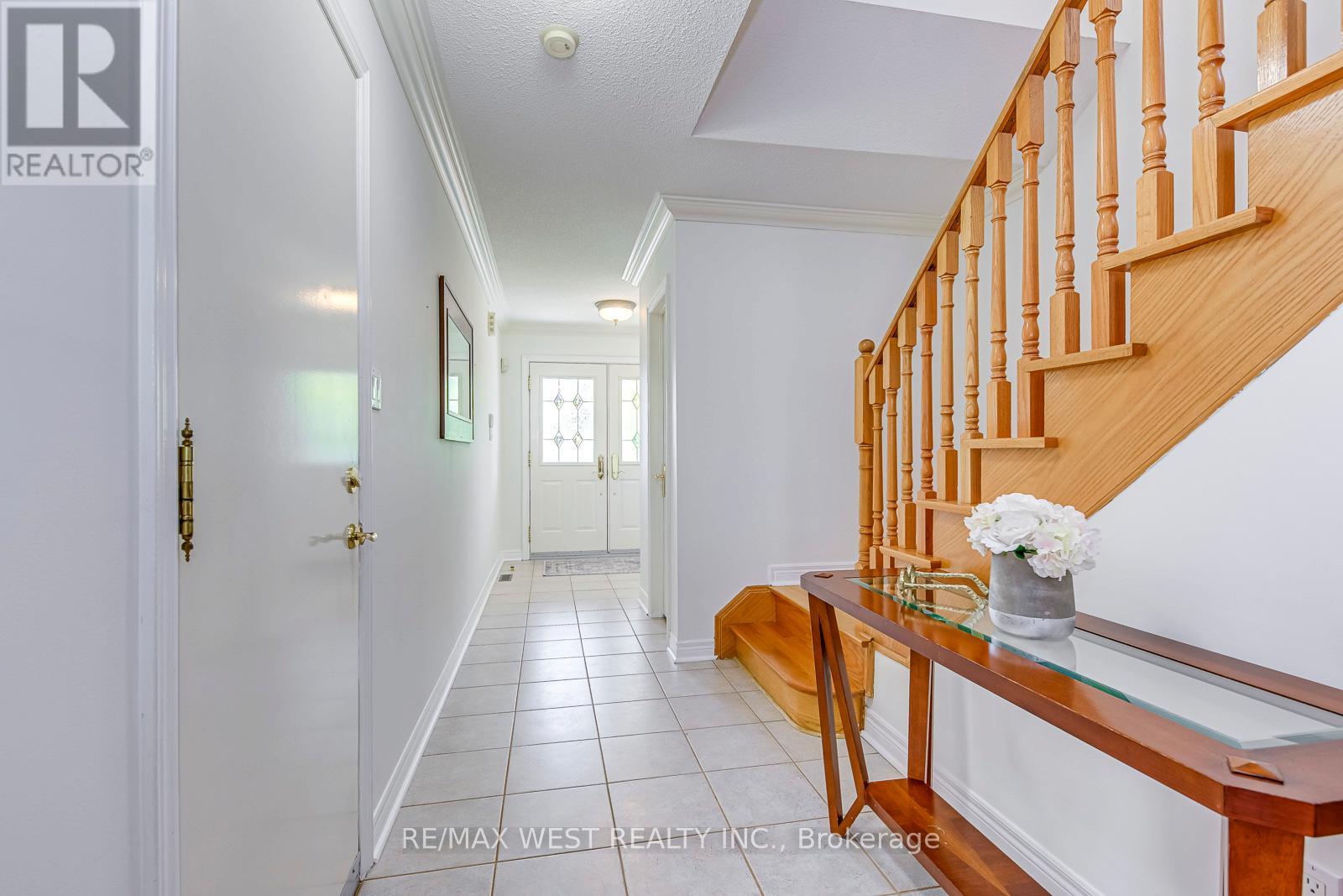 56 Laura Sabrina Drive, Vaughan (Sonoma Heights), Ontario  L4H 1X8 - Photo 6 - N12348476