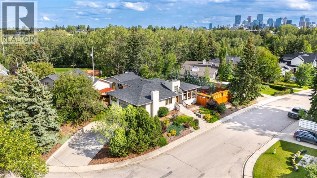 Property at 5 Roselawn Crescent NW image 3