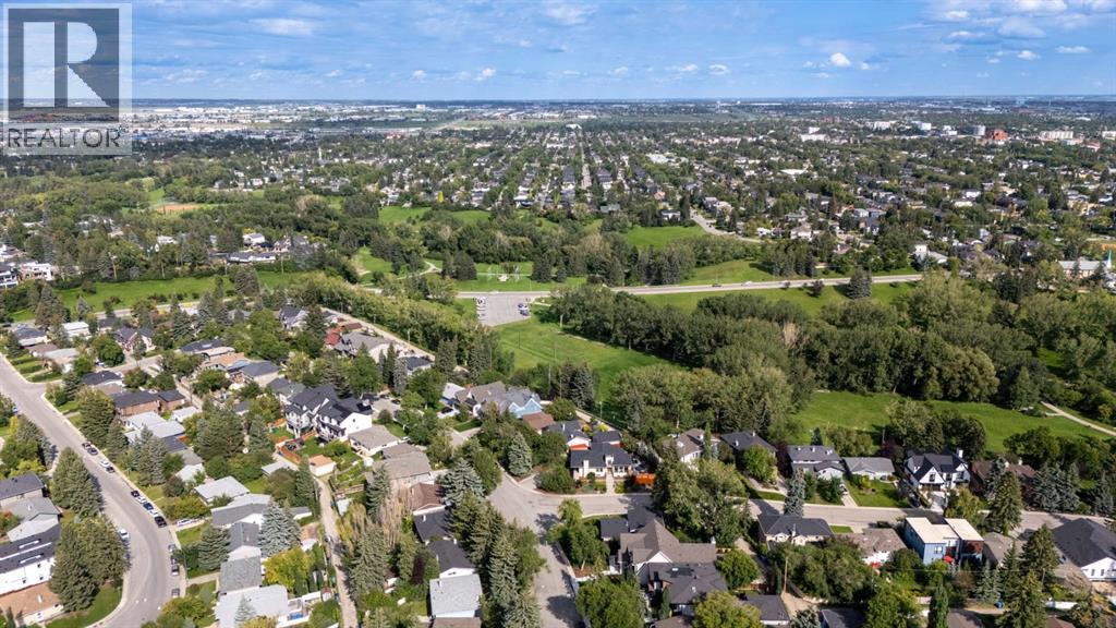 Property at 5 Roselawn Crescent NW image 5