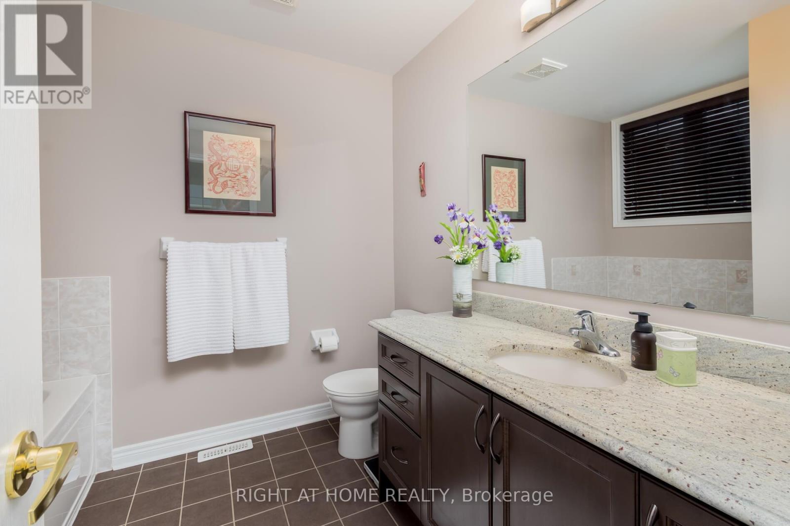 1 Sea Holly Crescent, Brampton, Ontario  L6R 0W2 - Photo 17 - W12343397