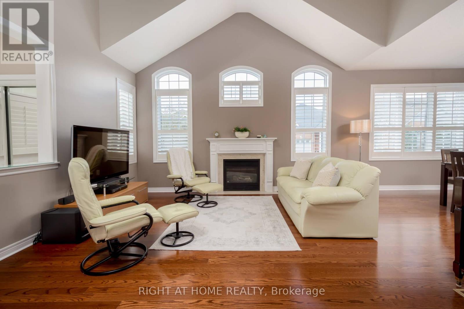Property at 1 SEA HOLLY CRESCENT image 5