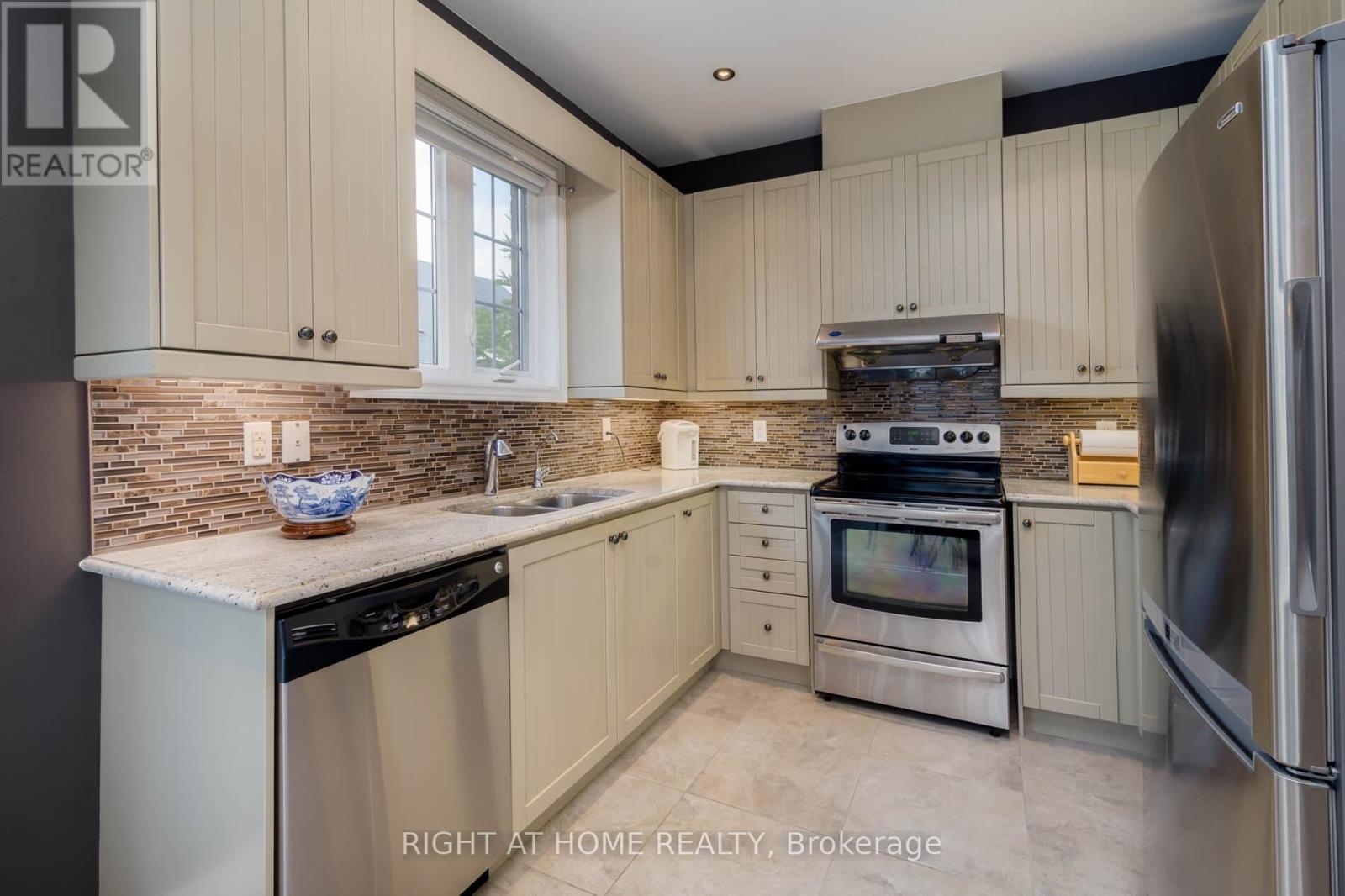 1 Sea Holly Crescent, Brampton, Ontario  L6R 0W2 - Photo 11 - W12343397