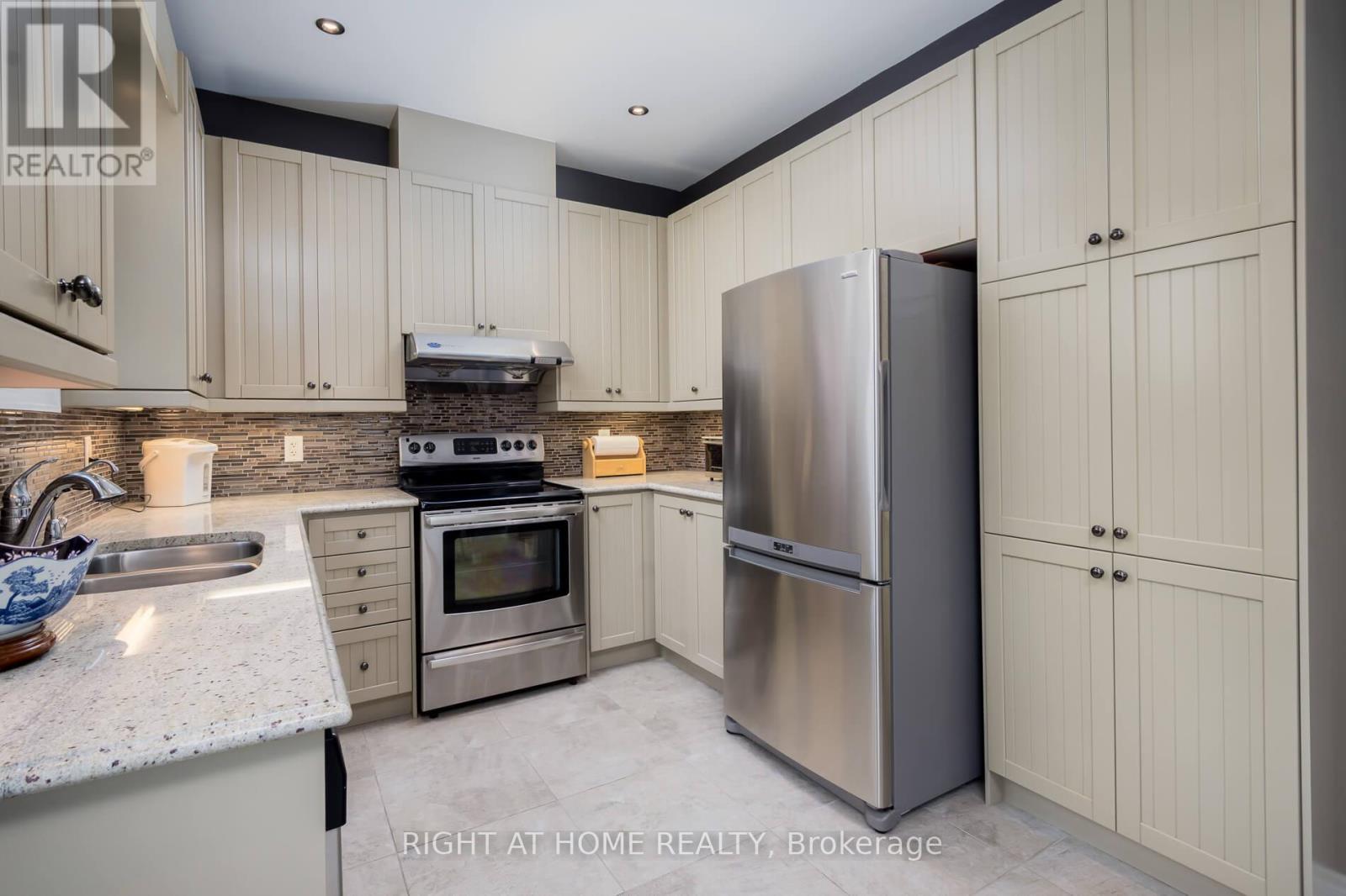 1 Sea Holly Crescent, Brampton, Ontario  L6R 0W2 - Photo 12 - W12343397