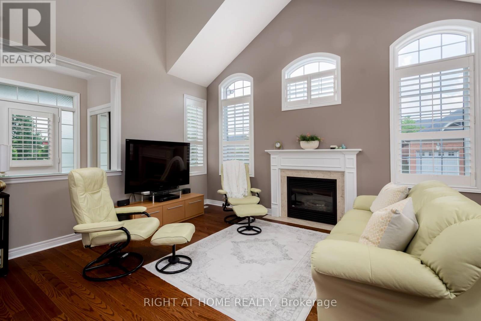 1 Sea Holly Crescent, Brampton, Ontario  L6R 0W2 - Photo 6 - W12343397
