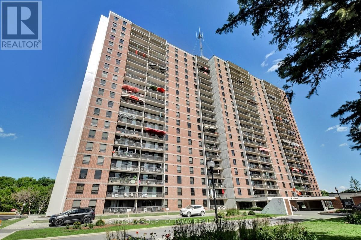 405 - 665 Bathgate Drive, Ottawa, Ontario K1K 3Y4 - Photo 2 - X12348519