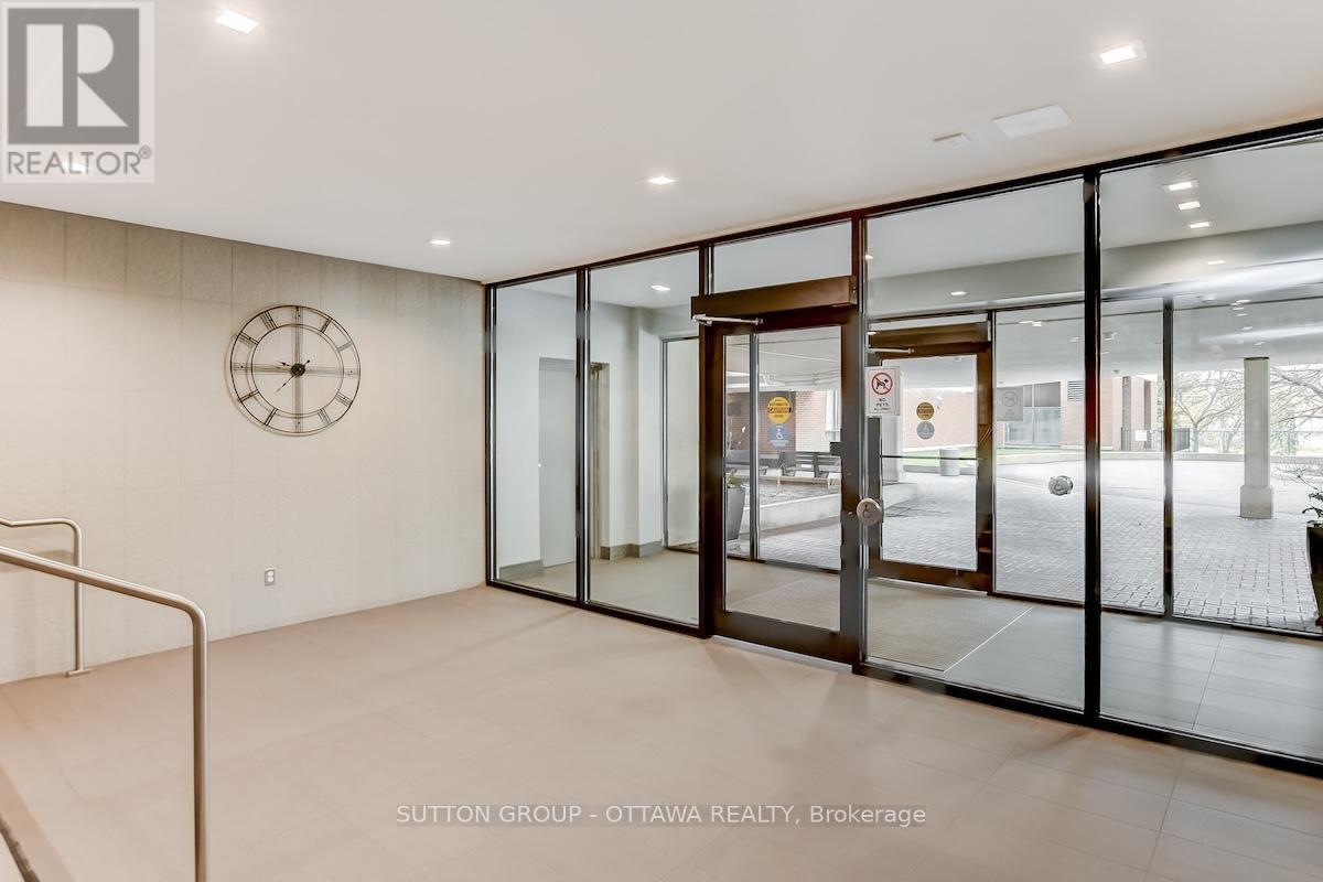 405 - 665 Bathgate Drive, Ottawa, Ontario K1K 3Y4 - Photo 4 - X12348519