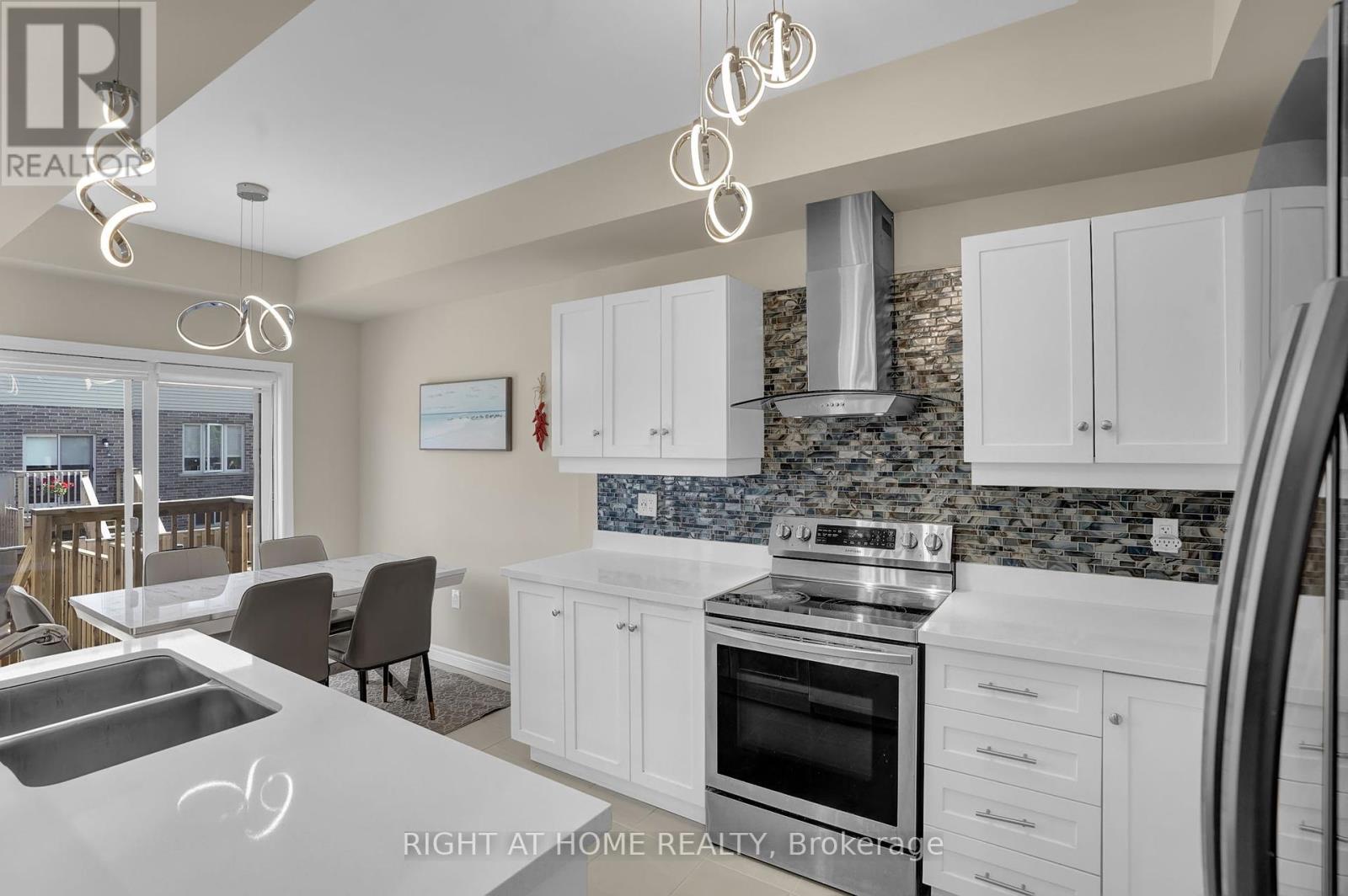 91 Beasley Grove, Hamilton (Meadowlands), Ontario  L9K 0J7 - Photo 12 - X12348461