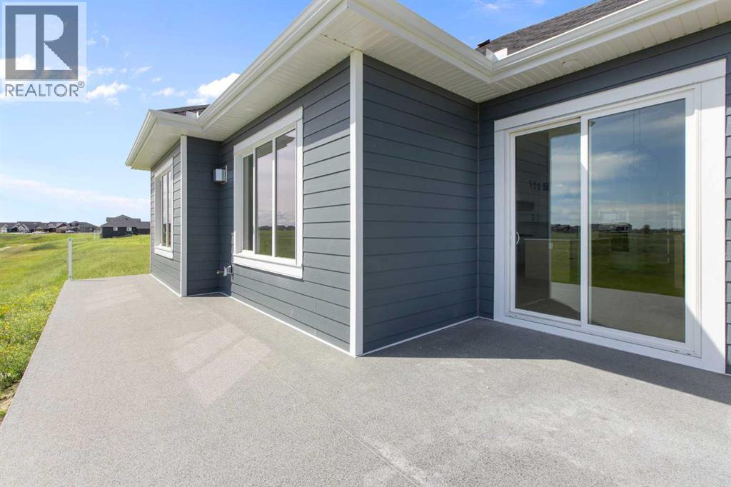 Property at 331 Muirfield Crescent image 2