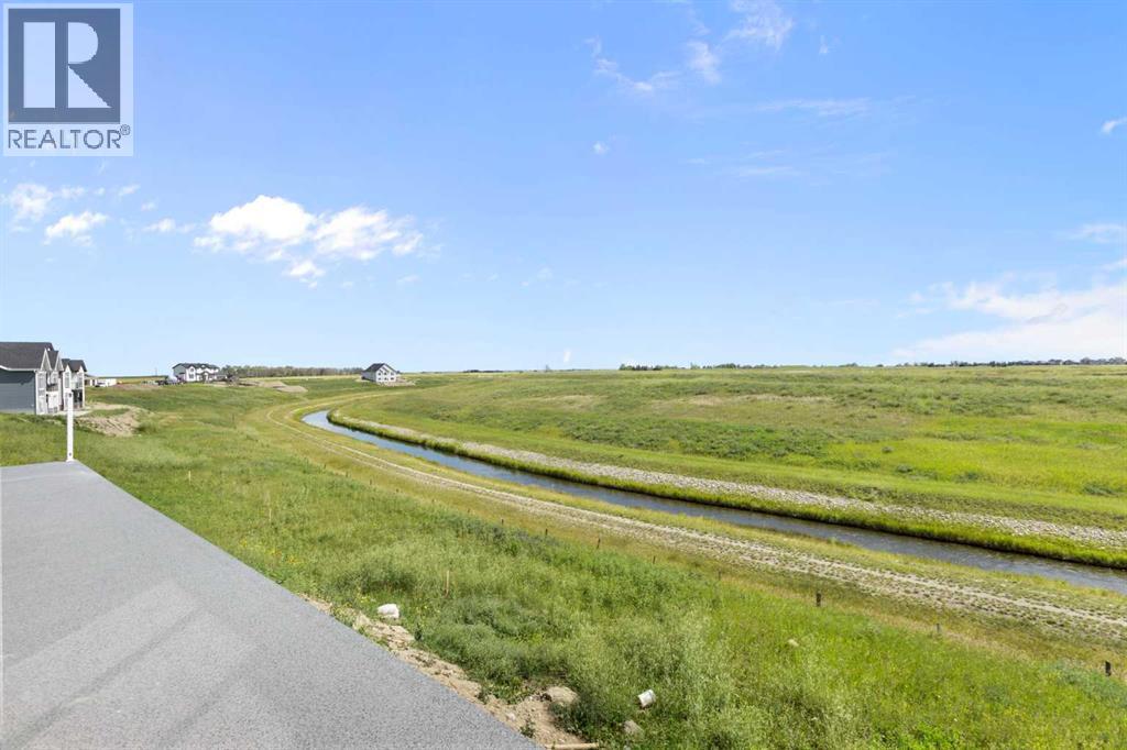 Property at 331 Muirfield Crescent image 3
