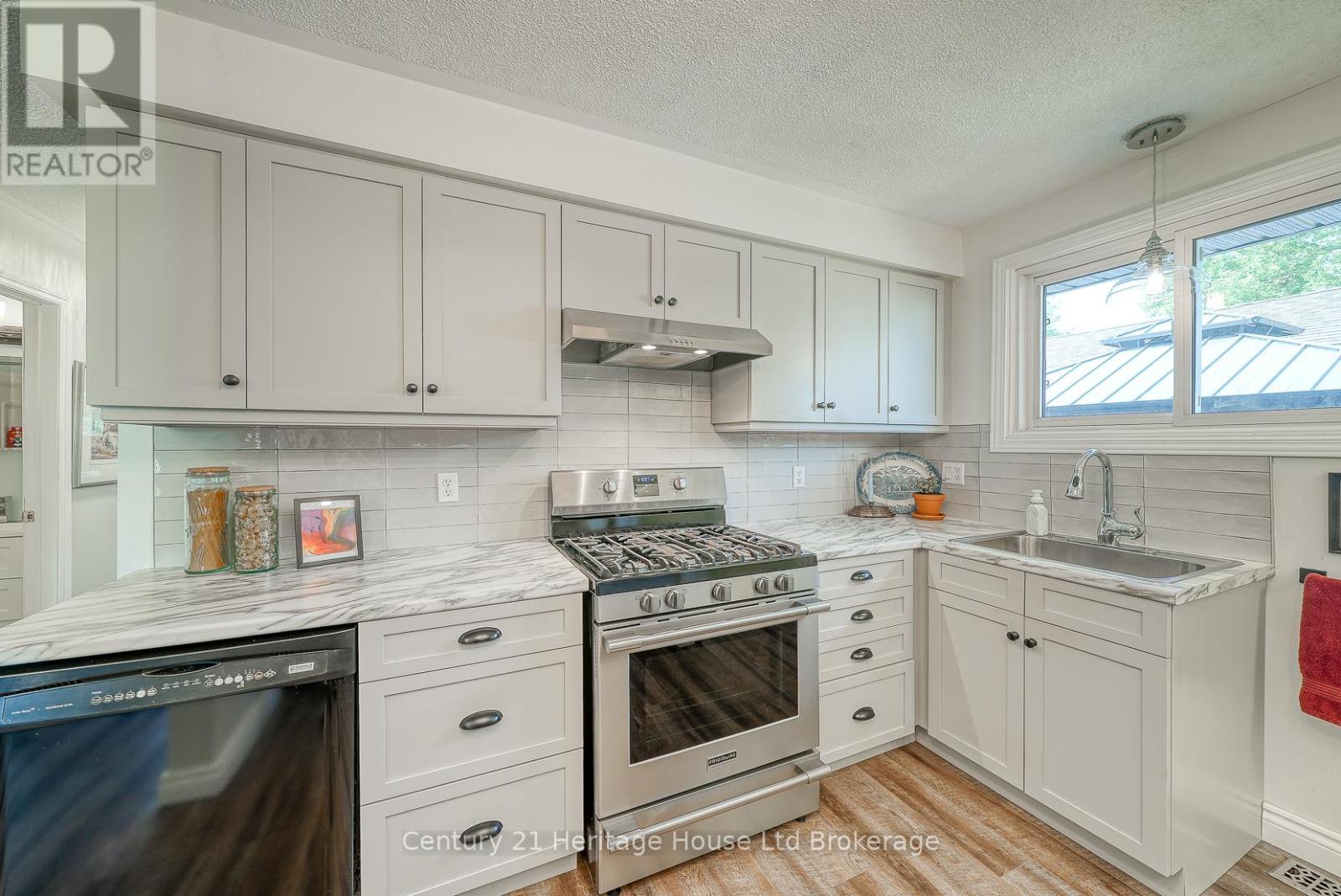 12 Steele Street, St. Thomas, Ontario  N5R 2Y3 - Photo 11 - X12348498