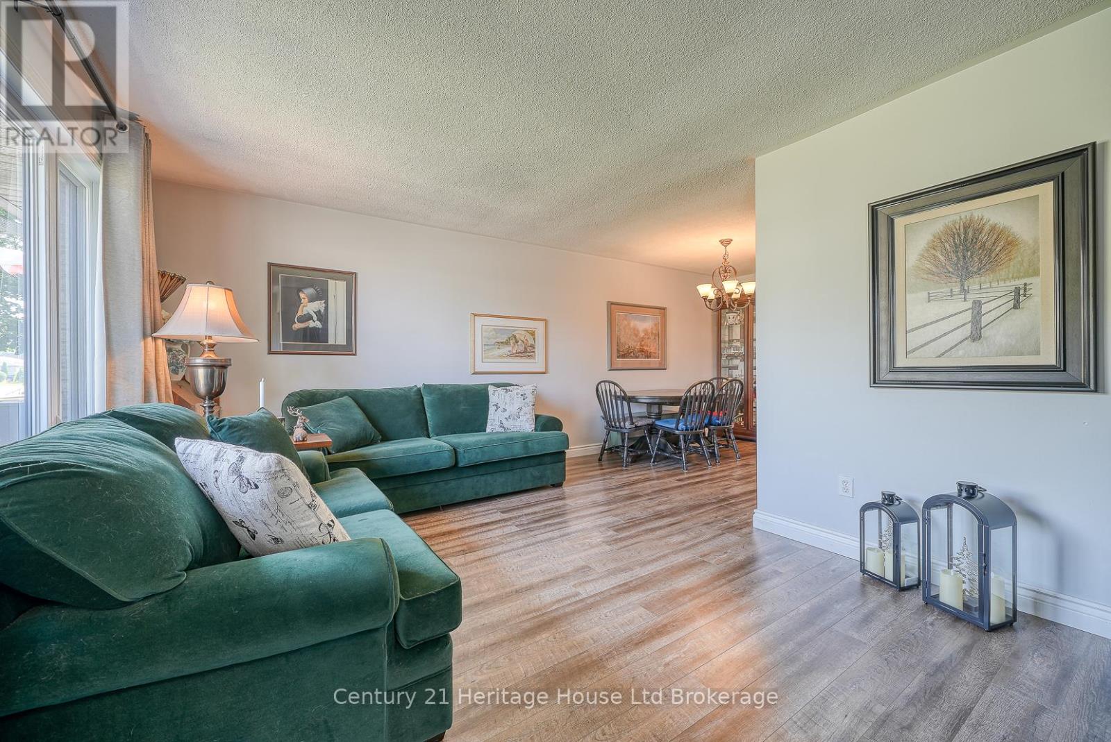 12 Steele Street, St. Thomas, Ontario  N5R 2Y3 - Photo 5 - X12348498