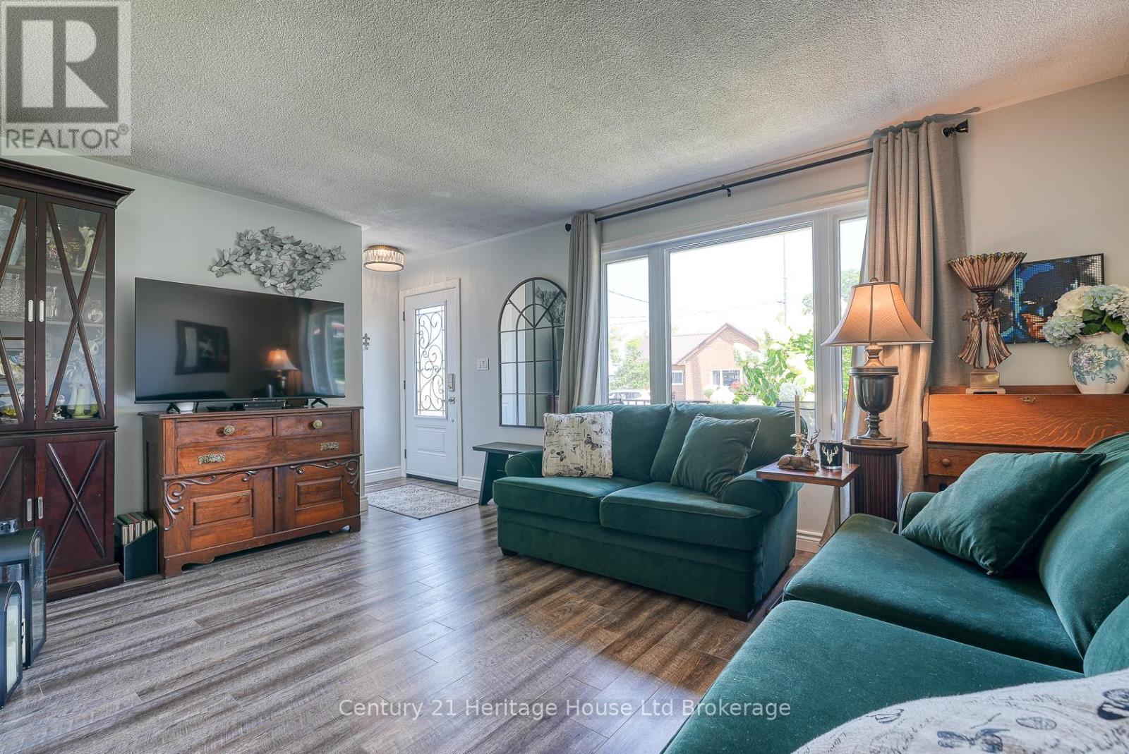 12 Steele Street, St. Thomas, Ontario  N5R 2Y3 - Photo 6 - X12348498