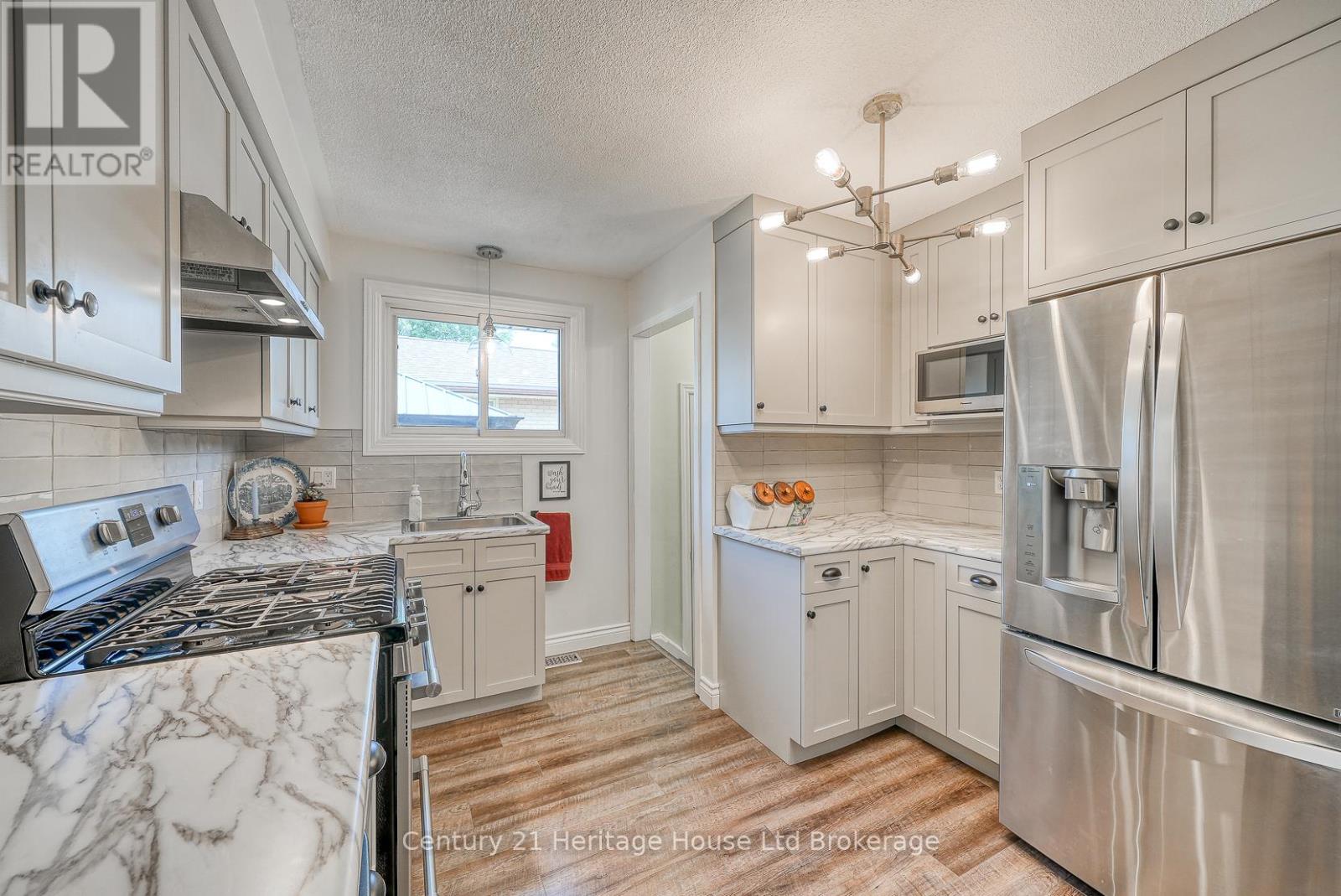 12 Steele Street, St. Thomas, Ontario  N5R 2Y3 - Photo 8 - X12348498