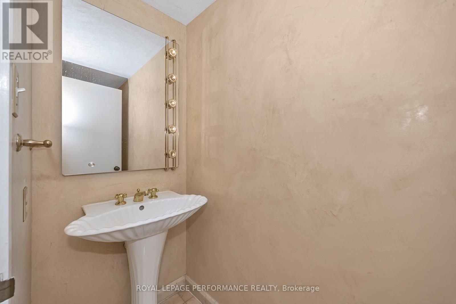 1204 - 40 Boteler Street, Ottawa, Ontario  K1N 9C8 - Photo 25 - X12193338
