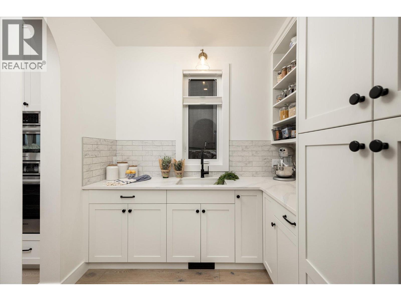 Property at 707 Lake Court image 4