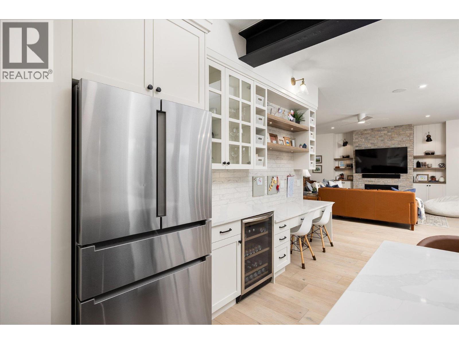 Property at 707 Lake Court image 1