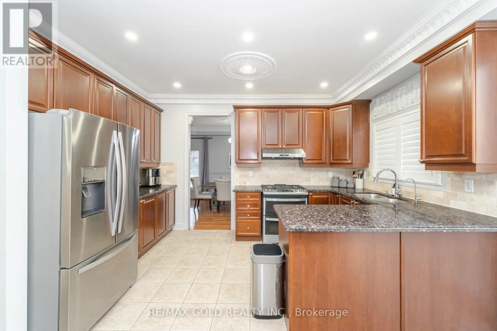 41 Leparc Road, Brampton, Ontario  L6P 2W8 - Photo 11 - W12348536