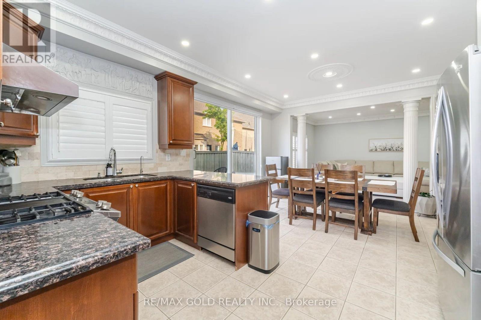 41 Leparc Road, Brampton, Ontario  L6P 2W8 - Photo 13 - W12348536