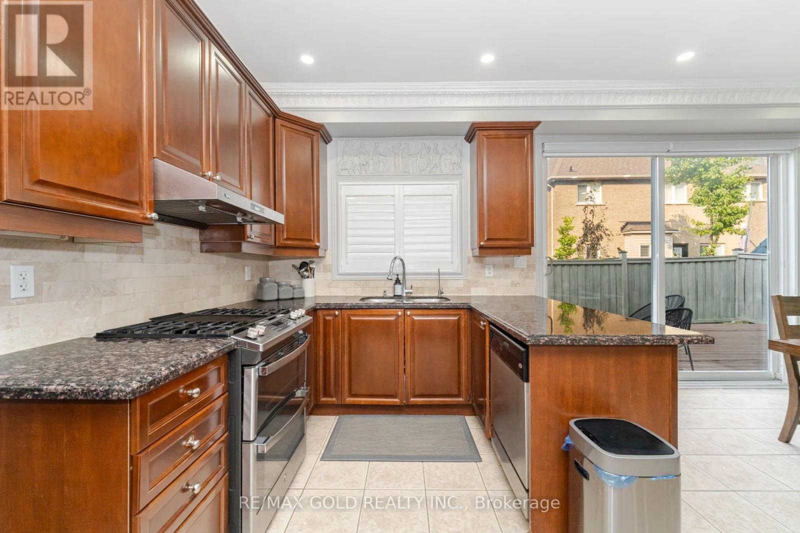 41 Leparc Road, Brampton, Ontario  L6P 2W8 - Photo 14 - W12348536