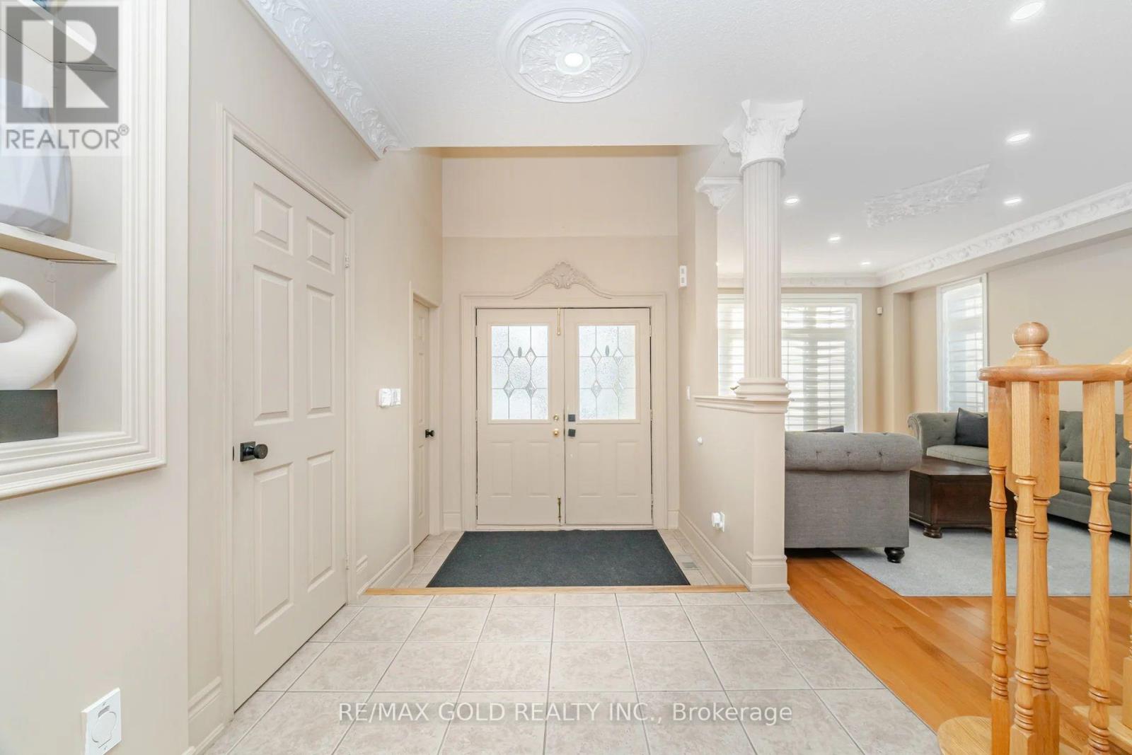 41 Leparc Road, Brampton, Ontario  L6P 2W8 - Photo 3 - W12348536