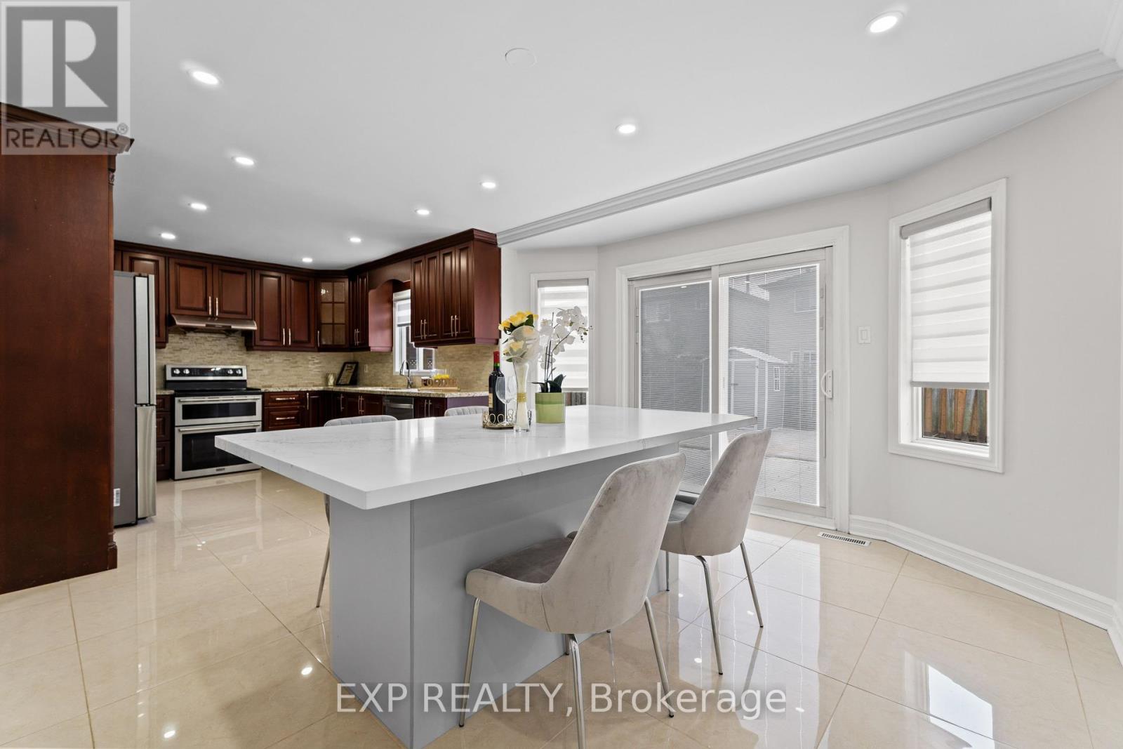 28 Fairlight Street, Brampton (Heart Lake West), Ontario  L6Z 3W2 - Photo 13 - W12348548