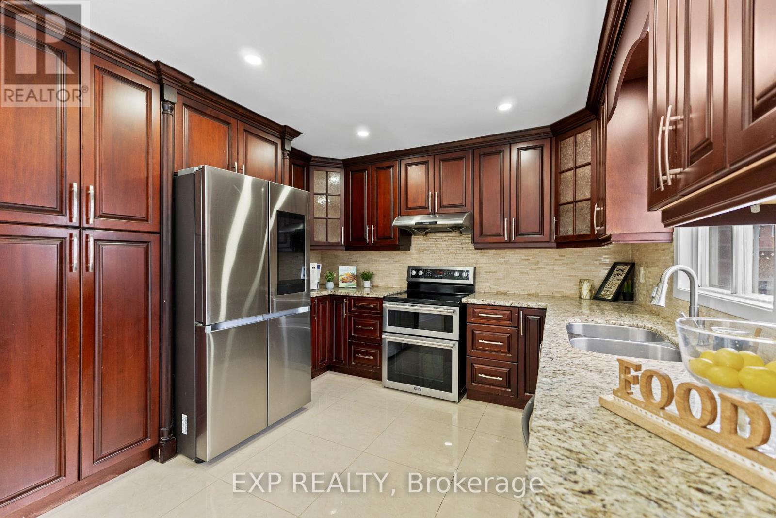 28 Fairlight Street, Brampton (Heart Lake West), Ontario  L6Z 3W2 - Photo 15 - W12348548