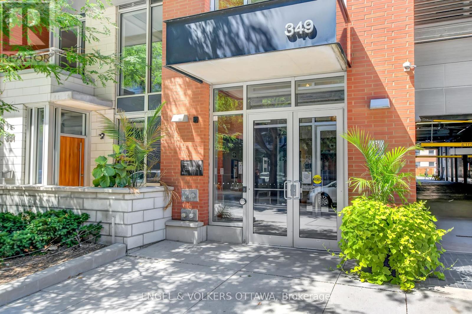 532 - 349 Mcleod Street, Ottawa, Ontario  K2P 0S1 - Photo 2 - X12348580