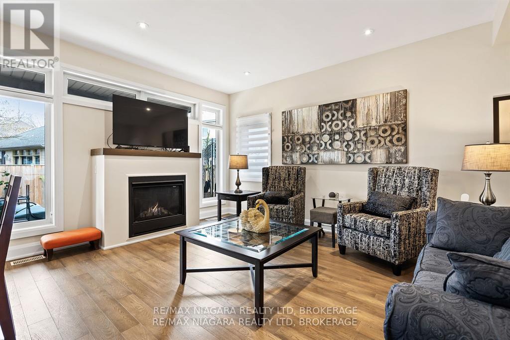 77b Broadway, St. Catharines (Port Weller), Ontario  L2M 7Y3 - Photo 12 - X12348601