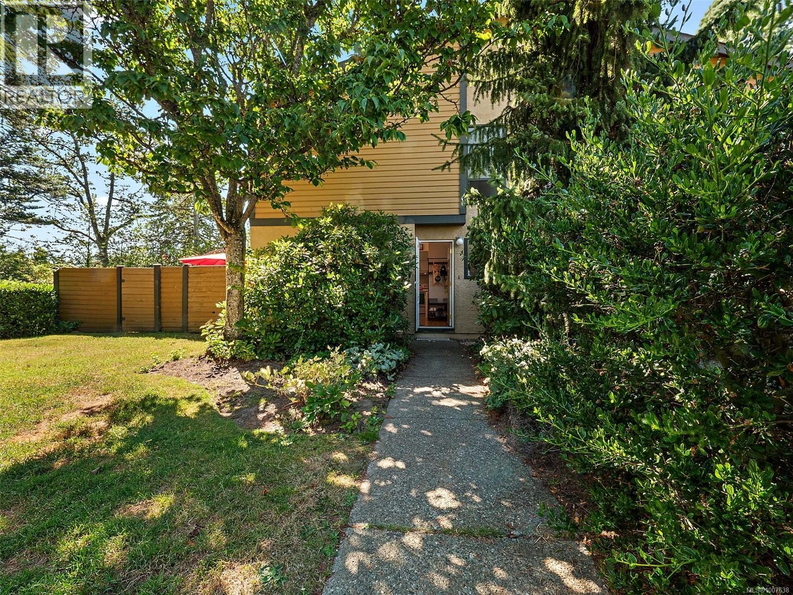 Property at 573 Crossandra Cres image 2