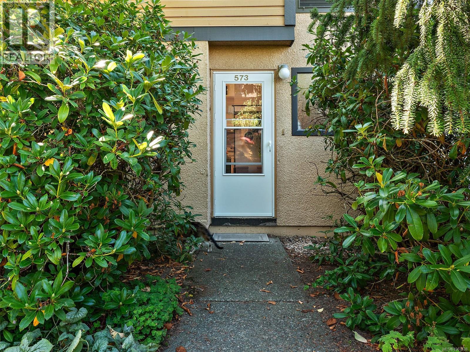 Property at 573 Crossandra Cres image 3