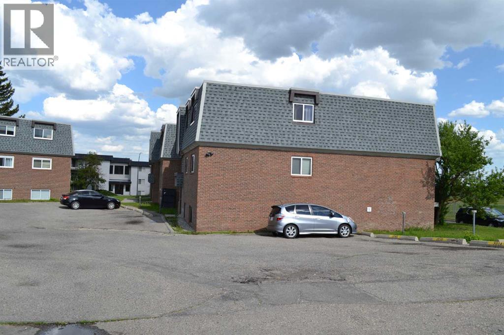 Property at 305, 431c Huntsville Crescent NW image 3