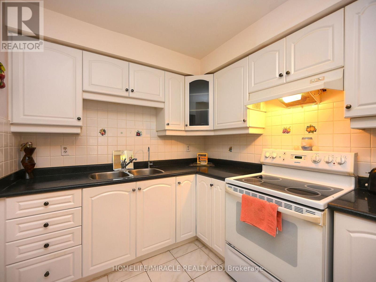 119 - 120 Collins Crescent W, Brampton (Brampton North), Ontario  L6V 3N1 - Photo 20 - W12348609