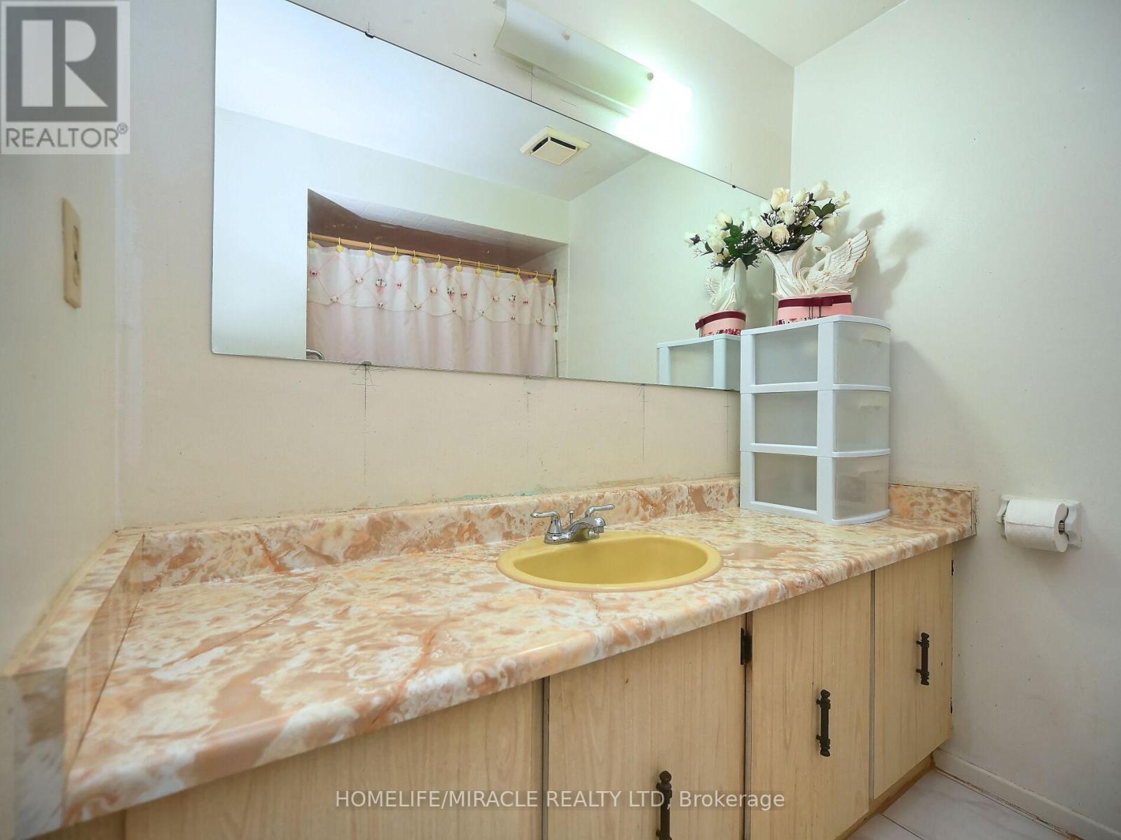 119 - 120 Collins Crescent W, Brampton (Brampton North), Ontario  L6V 3N1 - Photo 28 - W12348609