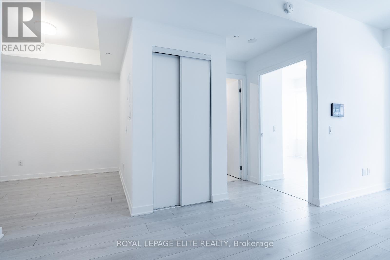 418 - 405 Dundas Street, Oakville (Oa Rural Oakville), Ontario  L6M 4M2 - Photo 14 - W12348521