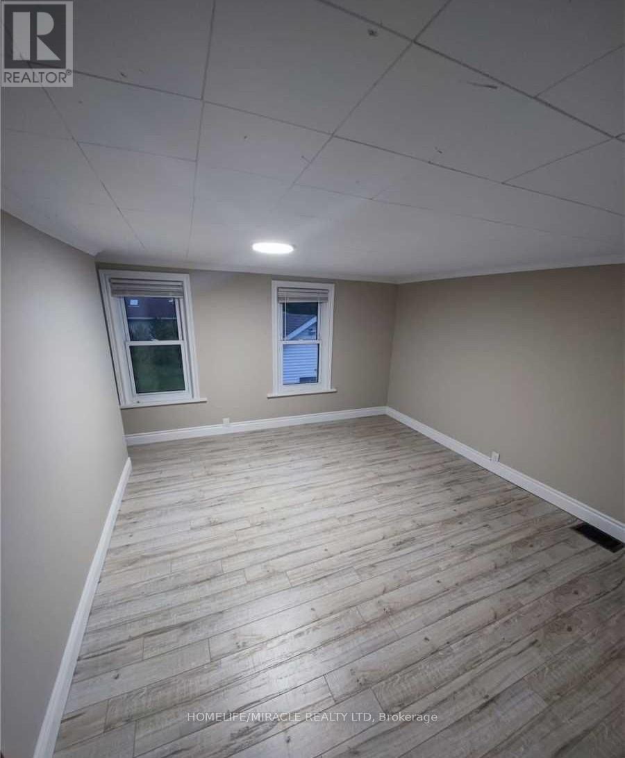 5967 Dixon Street, Niagara Falls, Ontario  L2G 2L2 - Photo 10 - X12348571